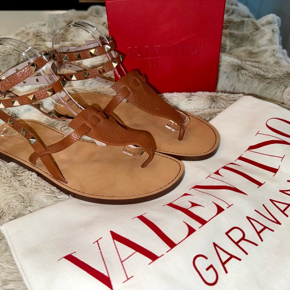 Valentino Garavani Rockstud Leather Sandals - Picture 2 of 16